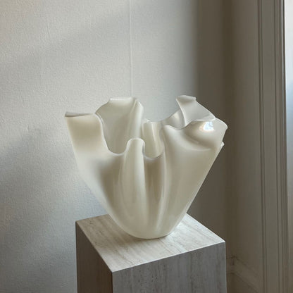 Serenity kunst der som dansk interiør design kan bruges som stor skulptur eller vase med sine organiske former