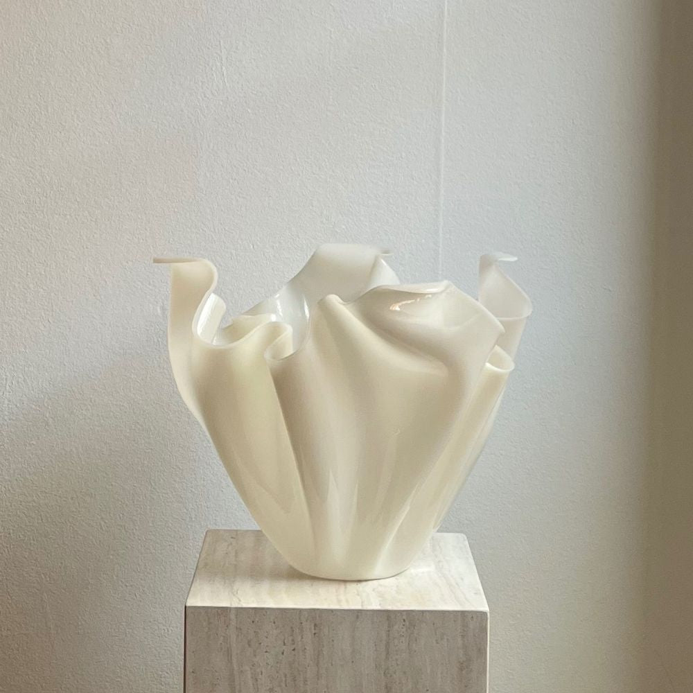 Serenity kunst som unik dansk interiør design. Bruges som stor vase eller skulptur med organiske-former